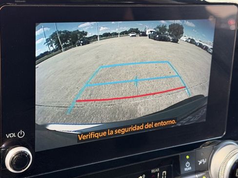 Used 2024 Toyota Highlander LE FWD image 19