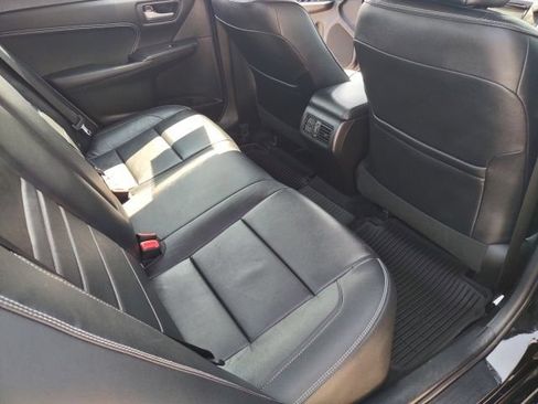 Used 2017 Toyota Camry XLE w/ Moonroof Package FWD image 22