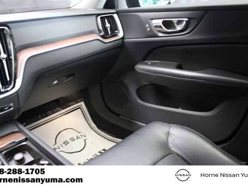 Used 2019 Volvo S60 T5 Momentum w/ Premium Package image 11