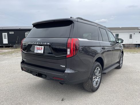 New 2026 Ford Expedition Active image 4
