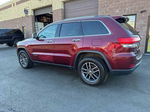 Used 2018 Jeep Grand Cherokee Limited image 19
