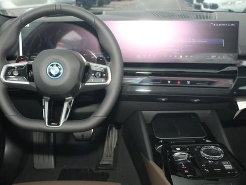 New 2026 BMW 550e xDrive w/ Executive Package image 18