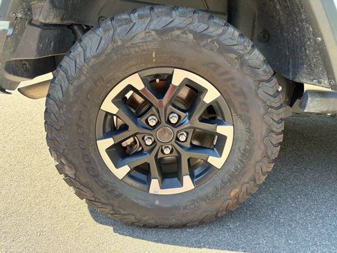 Used 2025 Jeep Wrangler Unlimited Rubicon AWD/4WD image 11