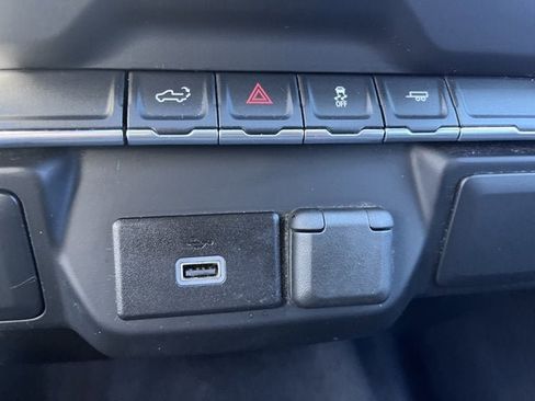 Used 2020 Chevrolet Silverado 1500 Custom w/ Custom Value Package image 8