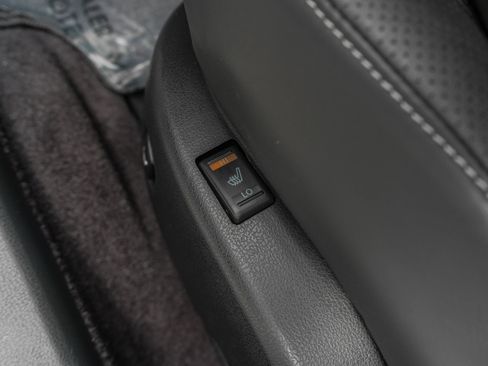 Used 2020 Nissan GT-R Premium image 27