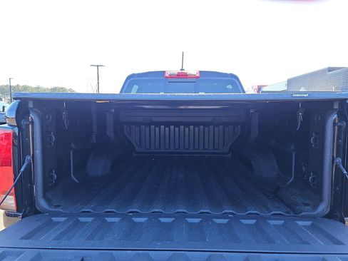 Used 2024 Chevrolet Colorado Z71 w/ Z71 Convenience Package 2 AWD/4WD image 14