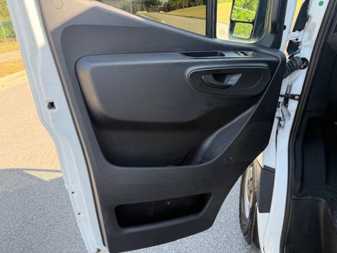 Used 2023 Mercedes-Benz Sprinter 2500 image 9