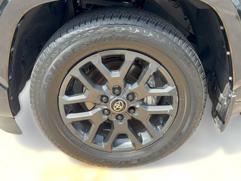 Used 2025 Toyota Sequoia Platinum AWD/4WD image 13