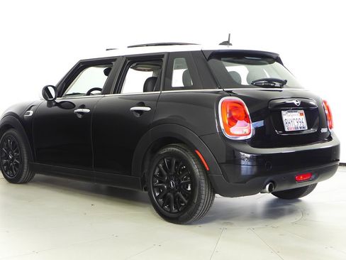 Used 2019 MINI Cooper 4-Door Hardtop image 9