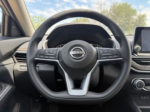 Used 2025 Nissan Altima 2.5 SV FWD image 29