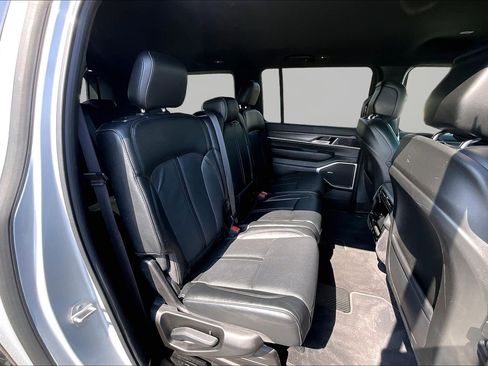 Used 2024 Jeep Wagoneer L Series III w/ Flexible Seating Group AWD/4WD image 23