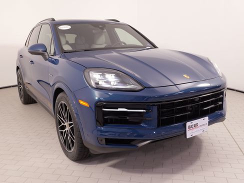 Used 2024 Porsche Cayenne S AWD/4WD image 6