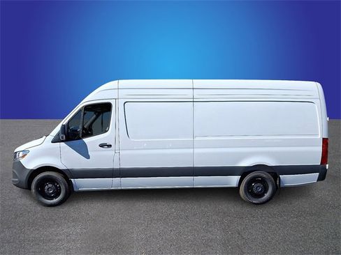 Used 2025 Mercedes-Benz Sprinter 2500 image 7