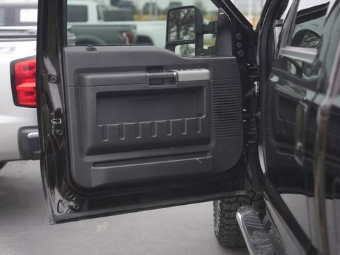 Used 2013 Ford F250 Lariat w/ Lariat Interior Pkg image 29