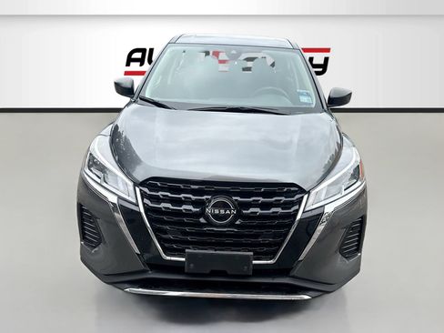 Used 2022 Nissan Kicks S FWD image 2