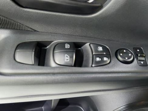 Certified 2025 Nissan Kicks Play S image 18