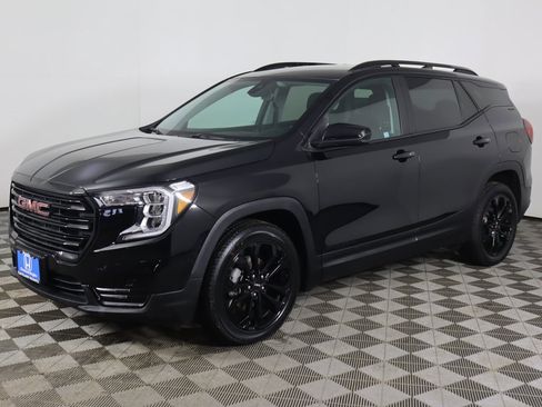 Used 2022 GMC Terrain SLE w/ Driver Convenience Package image 7