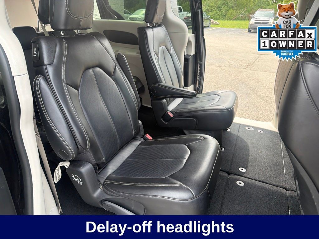 Used 2023 Chrysler Pacifica Touring-L FWD image 23