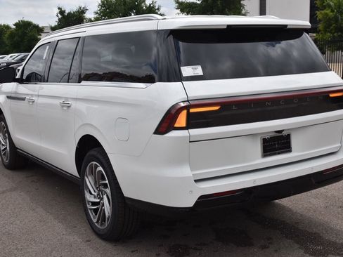 New 2026 Lincoln Navigator L Reserve AWD/4WD image 9
