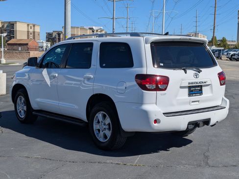 Used 2018 Toyota Sequoia SR5 w/ Carpet Cargo Mat Package AWD/4WD image 3