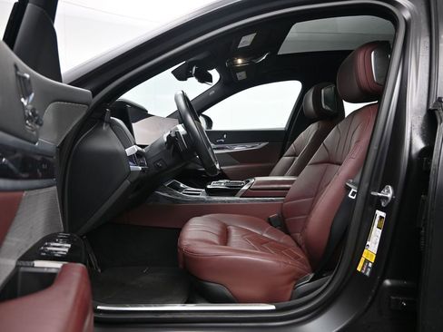 Used 2023 BMW i7 xDrive60 image 29