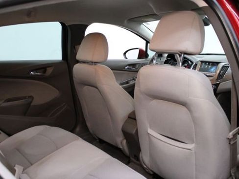 Used 2018 Chevrolet Cruze LT w/ Convenience Package FWD image 22