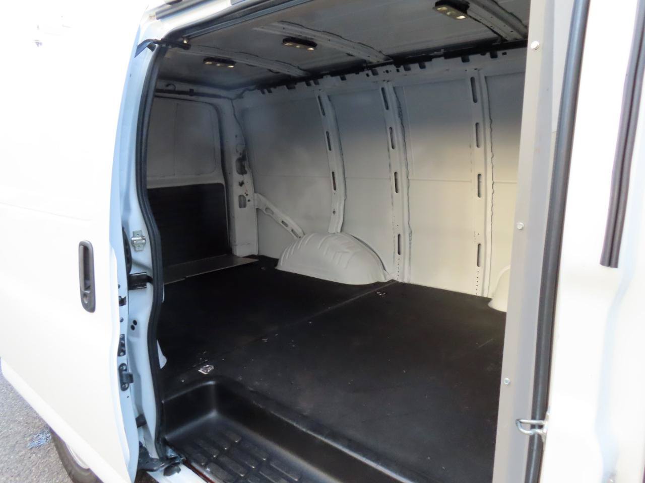Used 2022 Chevrolet Express 3500 w/ Driver Convenience Package RWD image 19