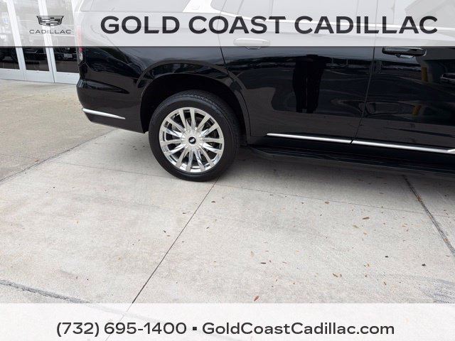 Used 2024 Cadillac Escalade Premium Luxury AWD/4WD image 6
