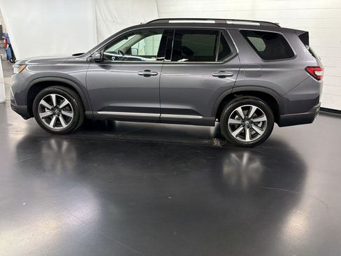 Certified 2024 Honda Pilot Touring image 2