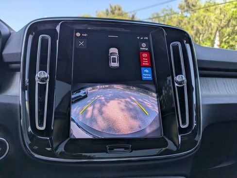 Certified 2023 Volvo XC40 B5 Plus w/ Protection Package Premier AWD/4WD image 27