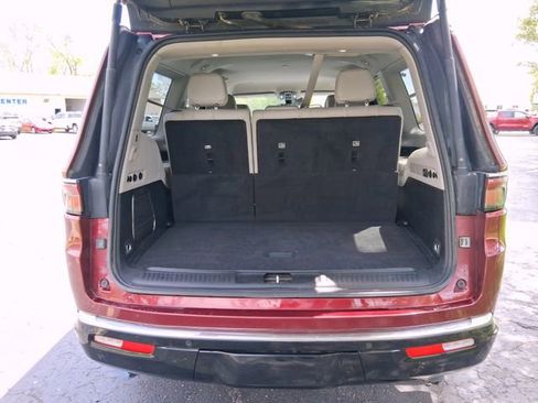 Used 2024 Jeep Wagoneer Series II AWD/4WD image 5