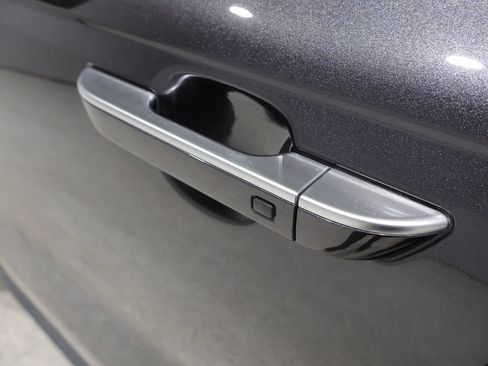 Used 2025 Kia Carnival FWD image 10