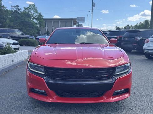 Used 2015 Dodge Charger SXT image 2