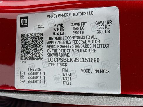Used 2025 Chevrolet Colorado W/T w/ Advanced Trailering Package RWD image 35