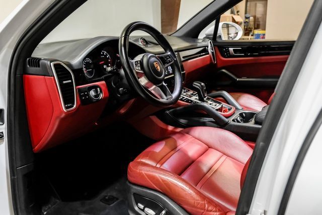 Used 2019 Porsche Cayenne AWD/4WD image 3