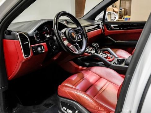 Used 2019 Porsche Cayenne AWD/4WD image 3