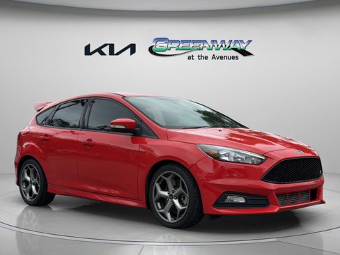 Used 2016 Ford Focus ST FWD image 2