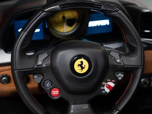 Used 2015 Ferrari 458 Spider RWD image 27