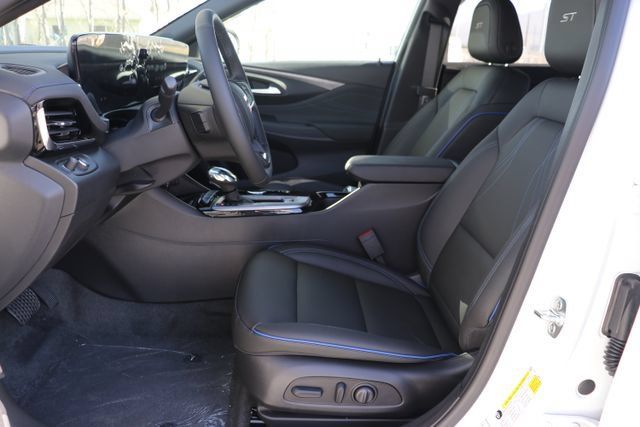 New 2026 Buick Envista Sport Touring w/ Convenience I Package FWD image 17