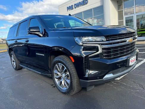 Used 2022 Chevrolet Suburban LT w/ Luxury Package image 2
