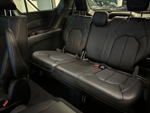 New 2026 Chrysler Pacifica Select image 14