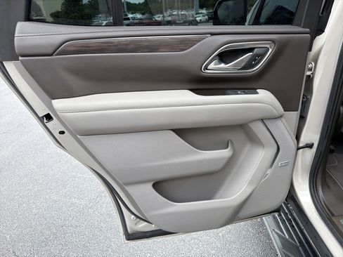 Used 2022 Chevrolet Tahoe LT w/ Luxury Package RWD image 22