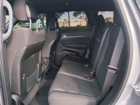 Used 2021 Jeep Grand Cherokee Laredo image 16