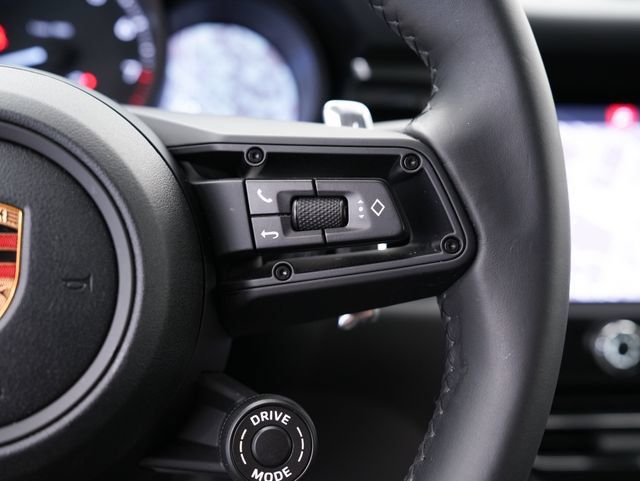 Certified 2026 Porsche Macan AWD/4WD image 18