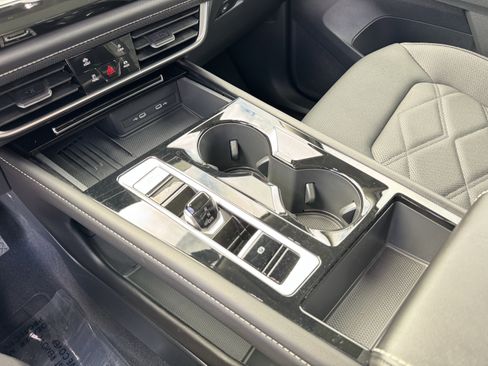 Used 2025 Volkswagen Atlas SE image 29