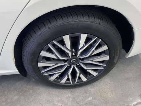 Used 2025 Nissan Altima 2.5 SV image 9