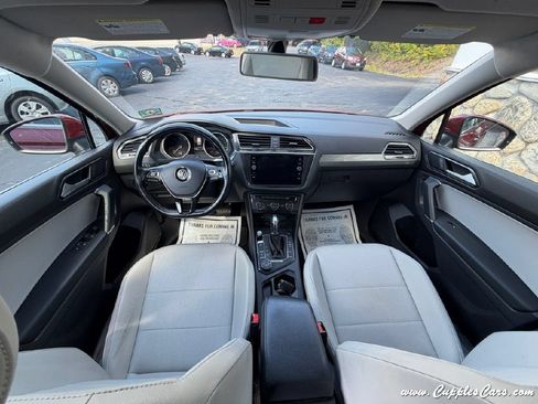 Used 2018 Volkswagen Tiguan SE AWD/4WD image 18