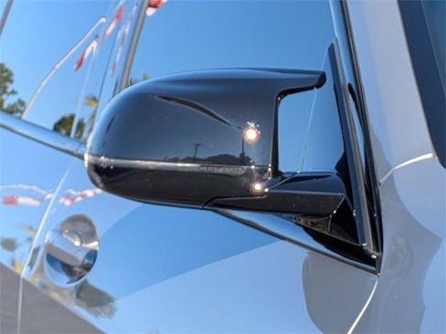 Used 2025 BMW X7 M60i w/ Executive Package image 10