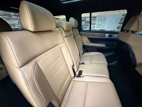 Used 2025 Hyundai Santa Fe Limited image 33