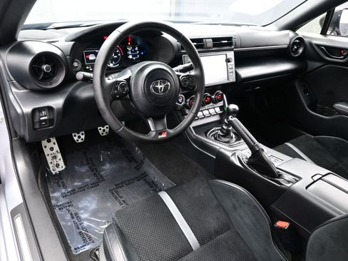 Used 2023 Toyota GR86 Premium w/ ALL Weather Mat Package (TMS) image 12